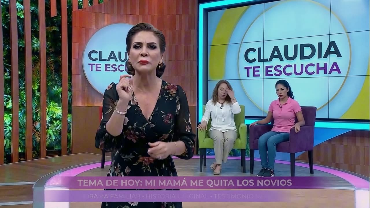 Still de los inserts de talk show con IA para la película Quince